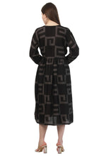 Load image into Gallery viewer, New Women Maze Print Long Sleeve Maxi Rayon Dress
